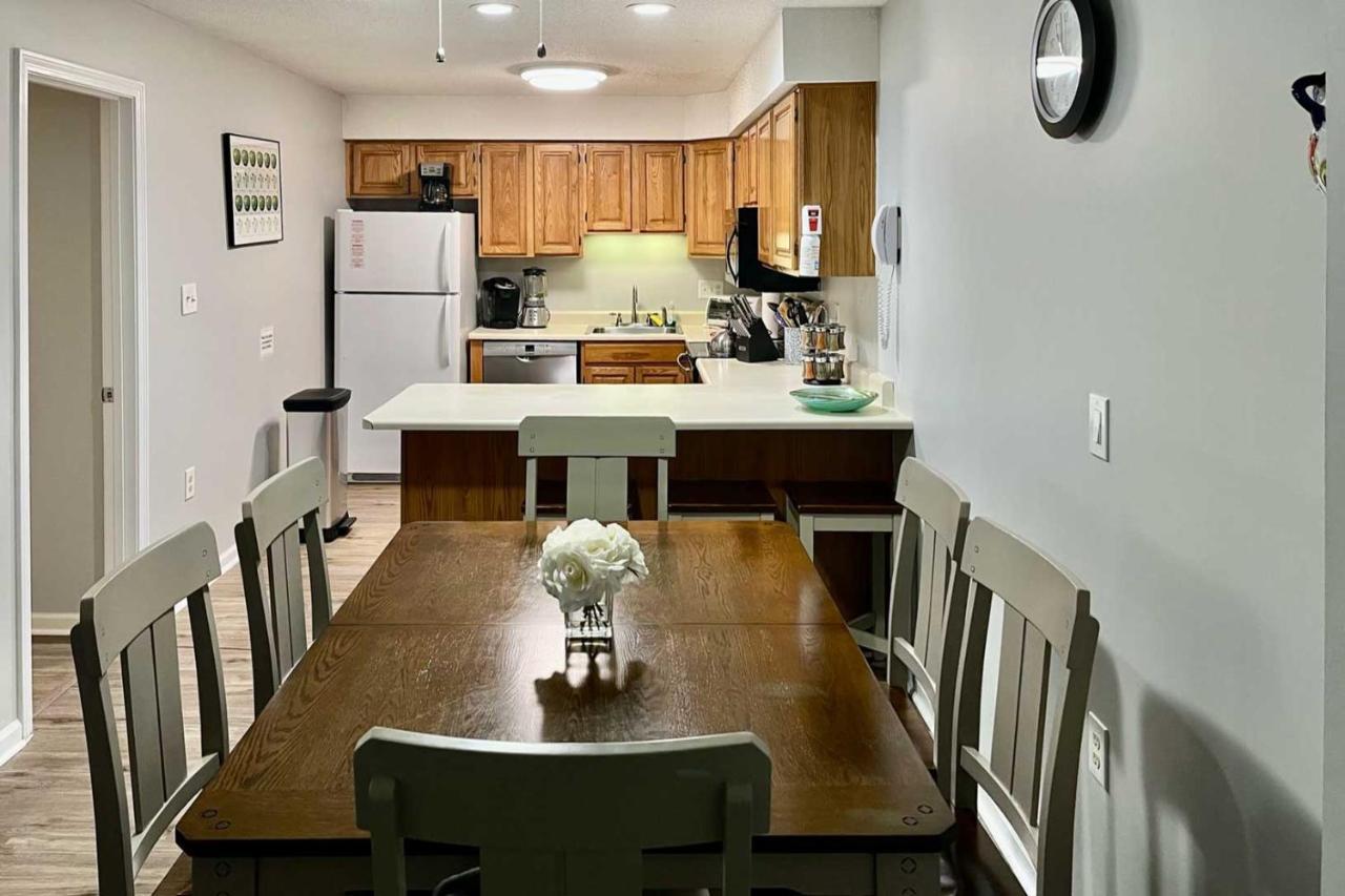 Lincoln Condo With Views, Pool, Hot Tub And Balcony! Exterior photo