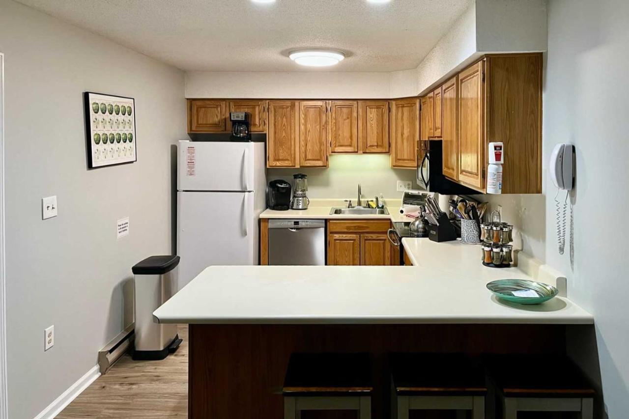 Lincoln Condo With Views, Pool, Hot Tub And Balcony! Exterior photo